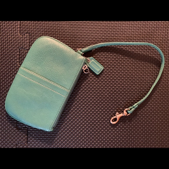 Coach green zip wristlet - Picture 2 of 4
